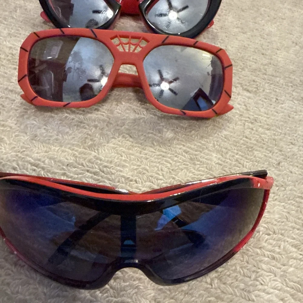 Kids/Boys Sunglasses Lot of 5 Spider-man & Batman Sunglasses- Parties, Play, Fun